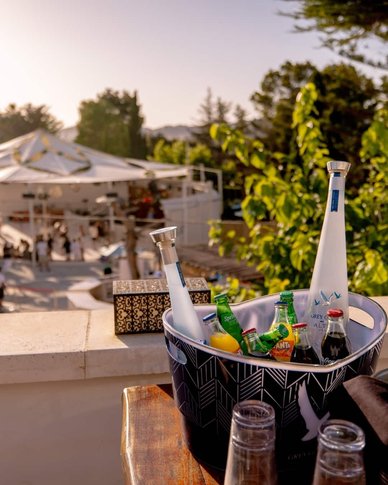Terrace at 528